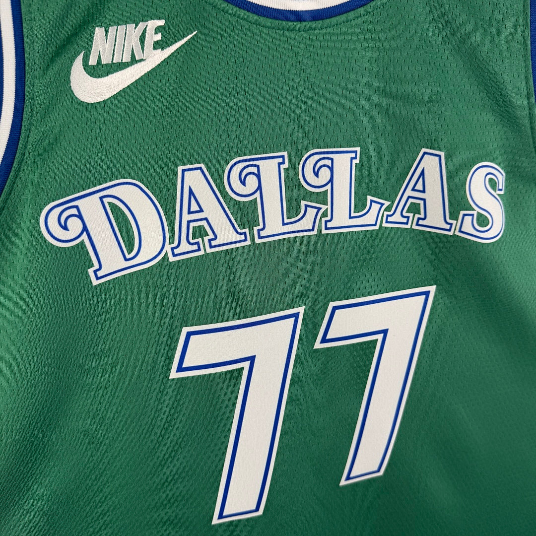 Saison 26 Mavericks Rétro Vert n°77 Doncic