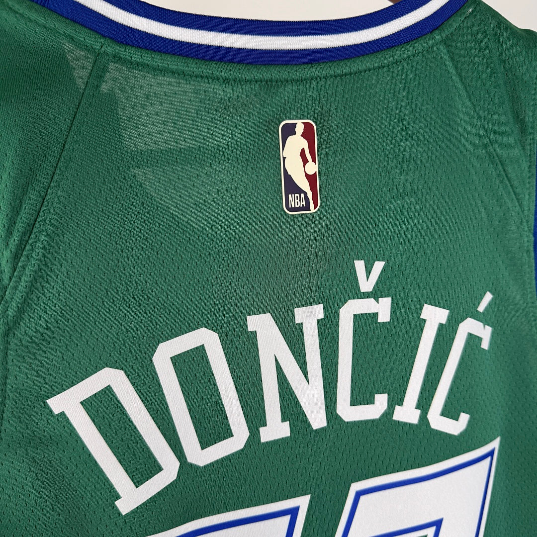 Saison 26 Mavericks Rétro Vert n°77 Doncic