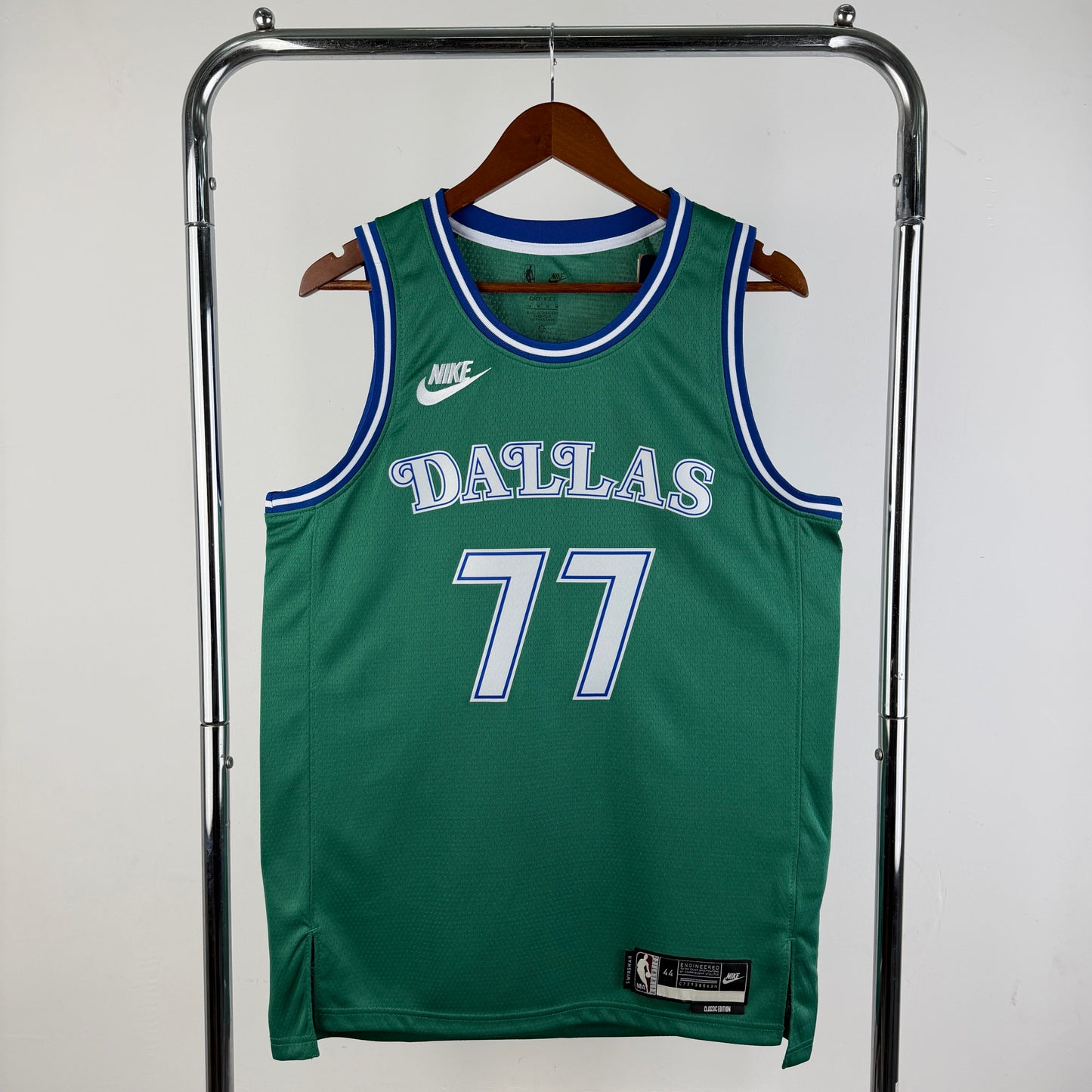 Saison 26 Mavericks Rétro Vert n°77 Doncic