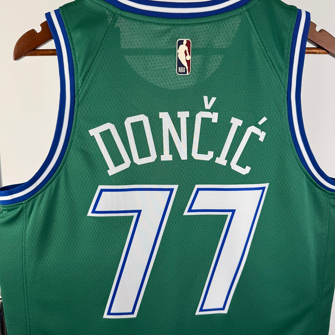 Saison 26 Mavericks Rétro Vert n°77 Doncic