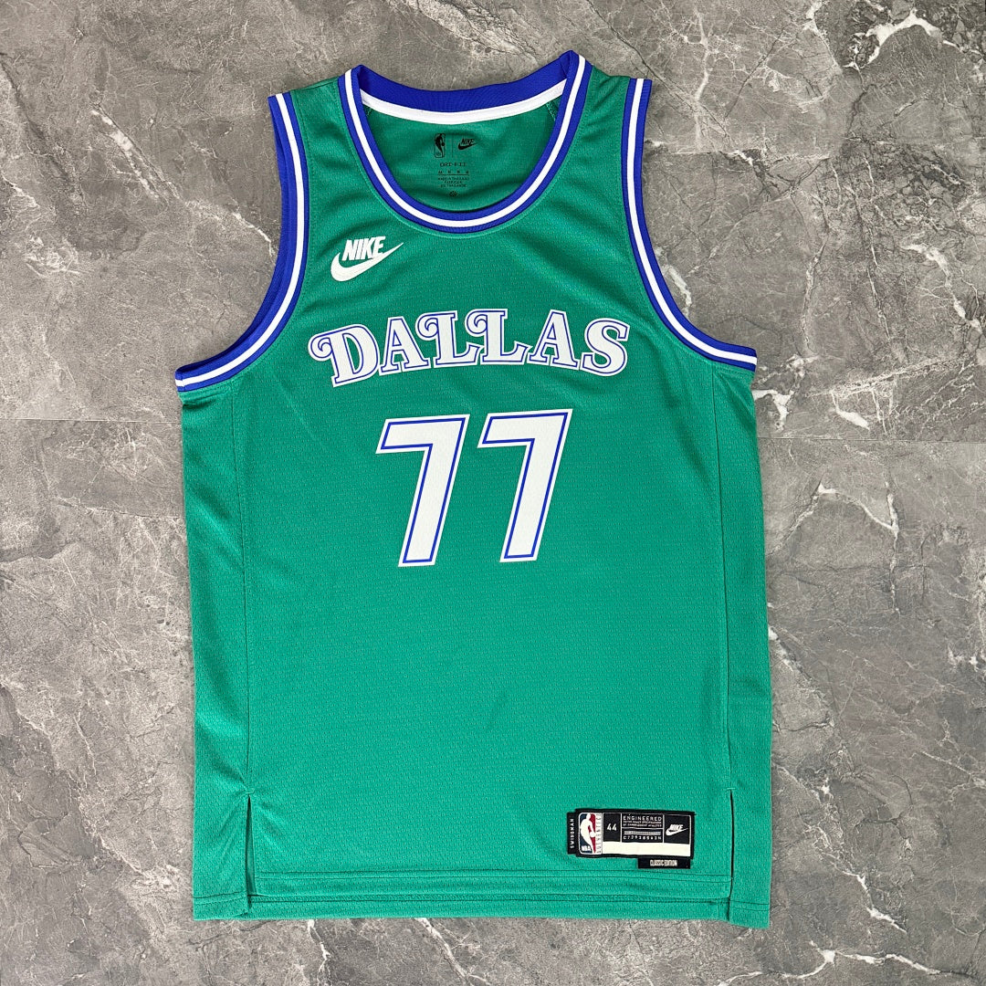Saison 26 Mavericks Rétro Vert n°77 Doncic