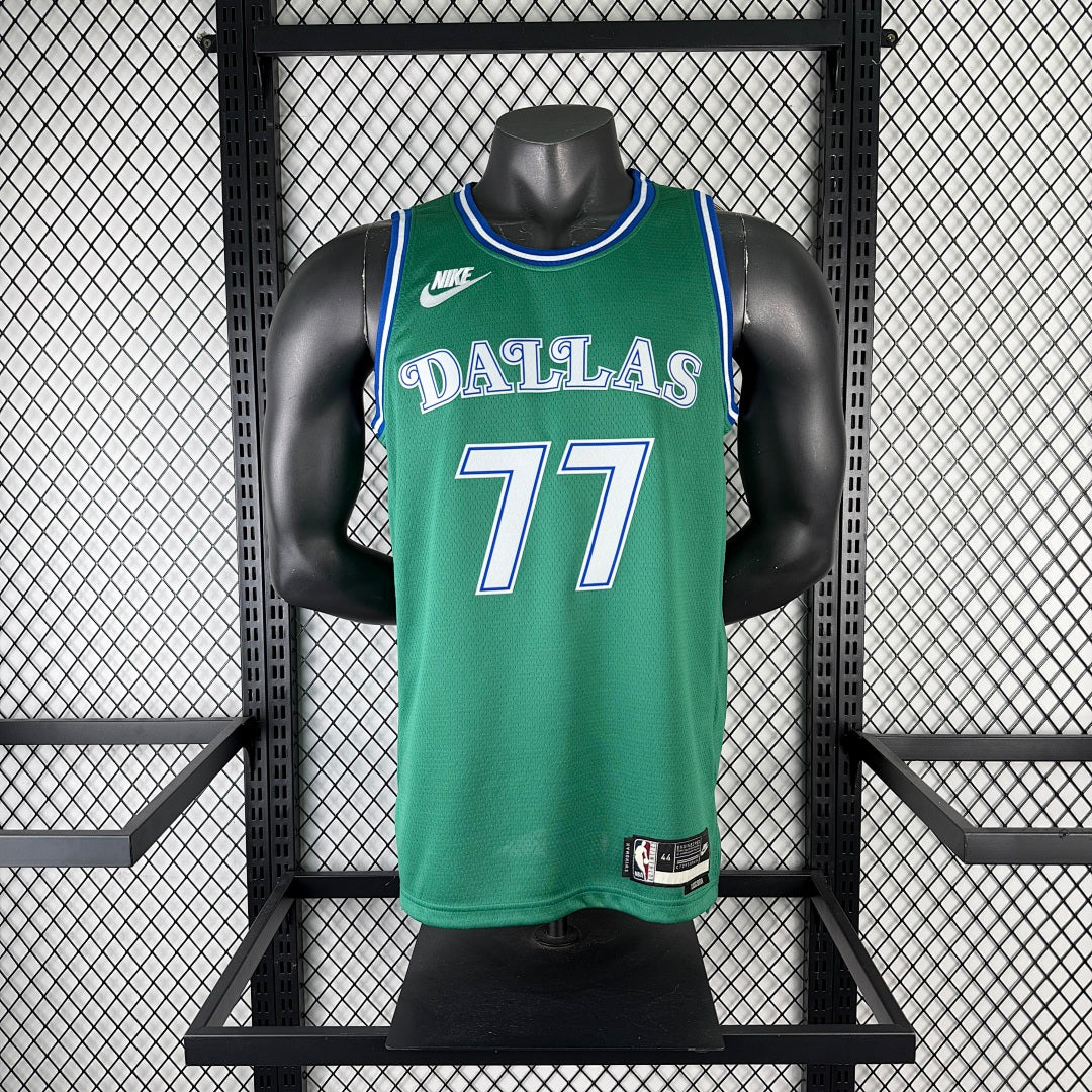 Saison 26 Mavericks Rétro Vert n°77 Doncic