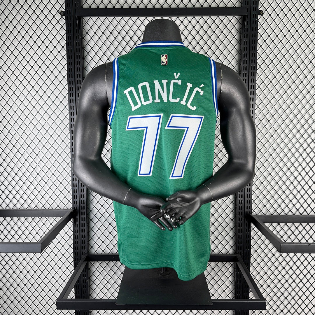 Saison 26 Mavericks Rétro Vert n°77 Doncic